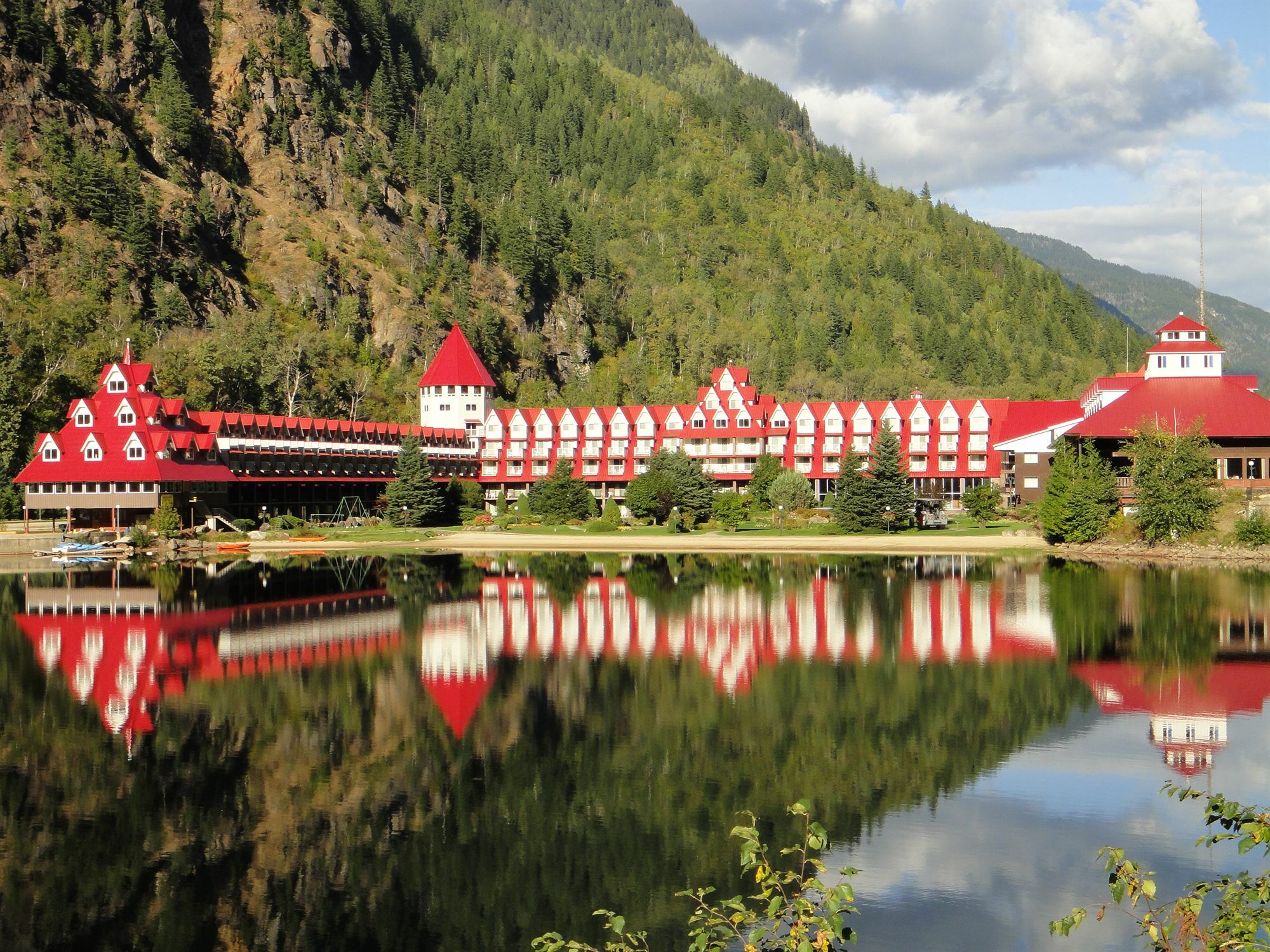 Three Valley Lake Chateau Revelstoke Exterior photo